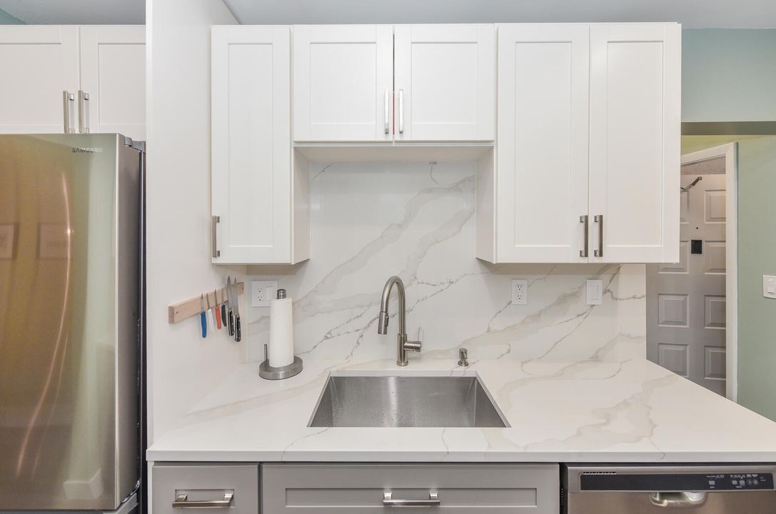 For Sale: $242,000 (2 beds, 2 baths, 1411 Square Feet)