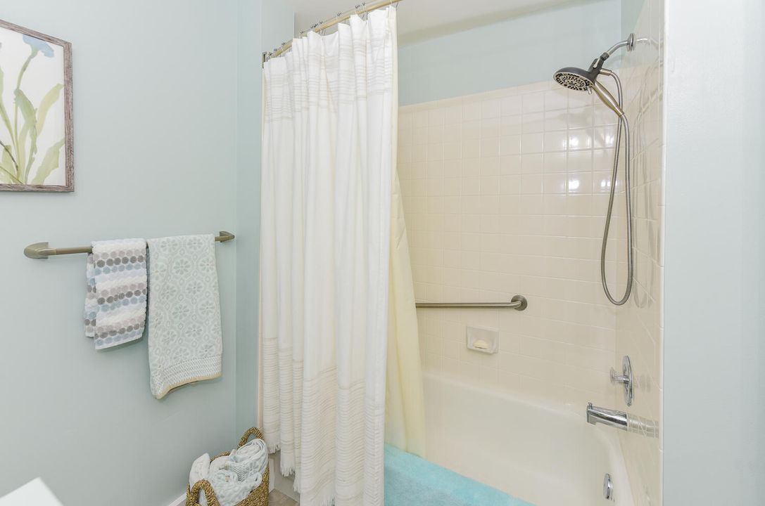 For Sale: $242,000 (2 beds, 2 baths, 1411 Square Feet)