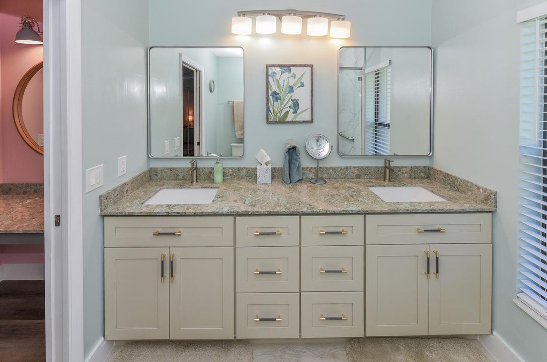 For Sale: $242,000 (2 beds, 2 baths, 1411 Square Feet)