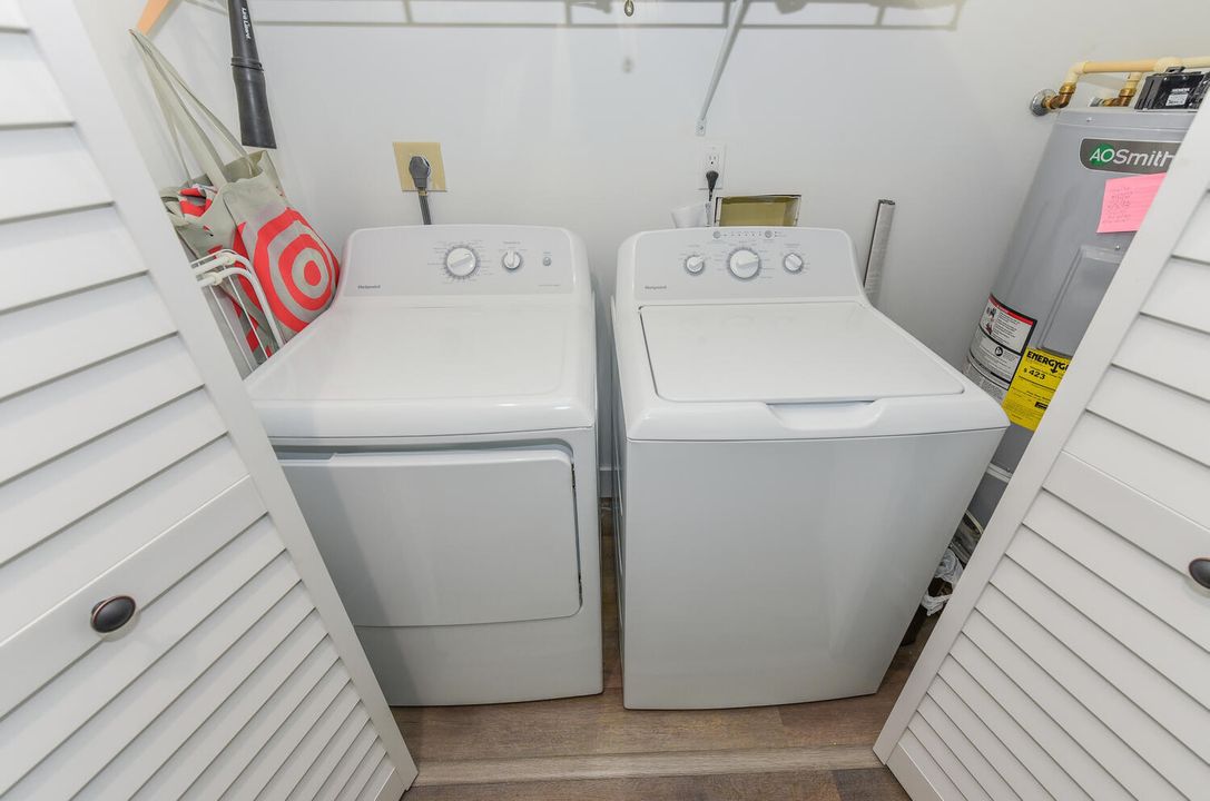 For Sale: $242,000 (2 beds, 2 baths, 1411 Square Feet)