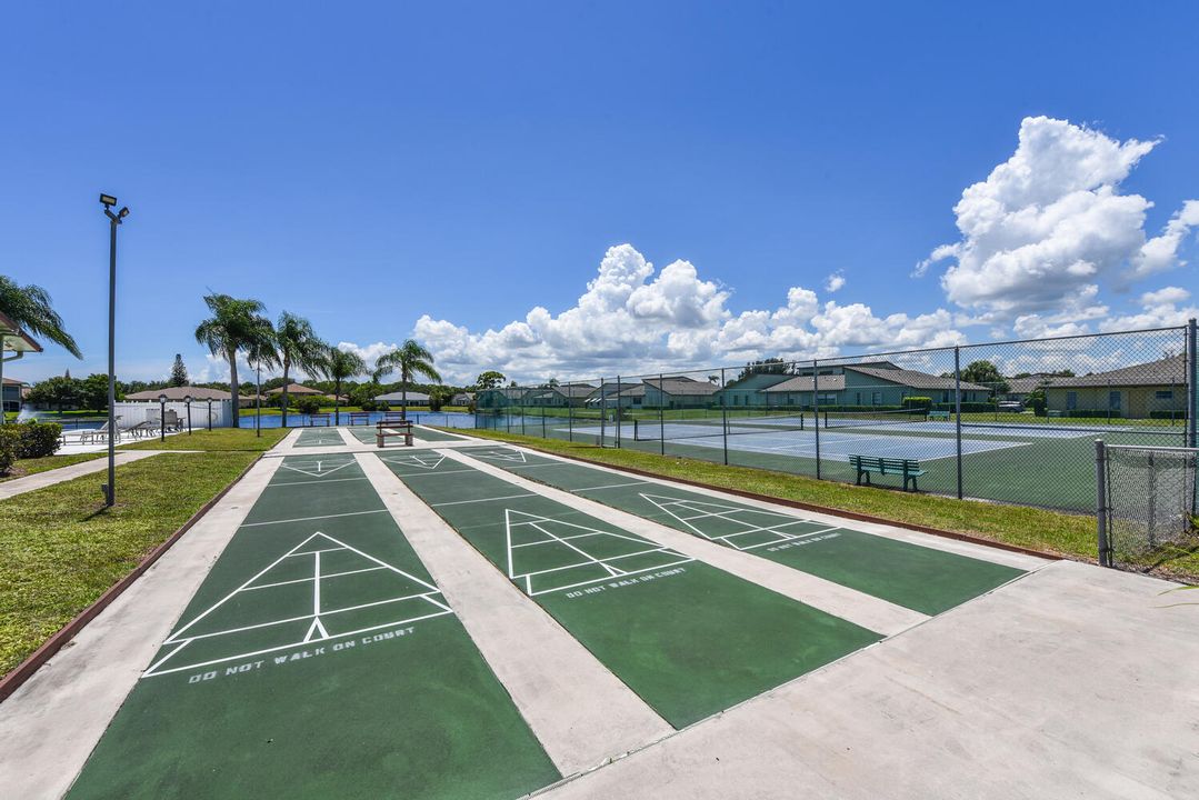 For Sale: $242,000 (2 beds, 2 baths, 1411 Square Feet)