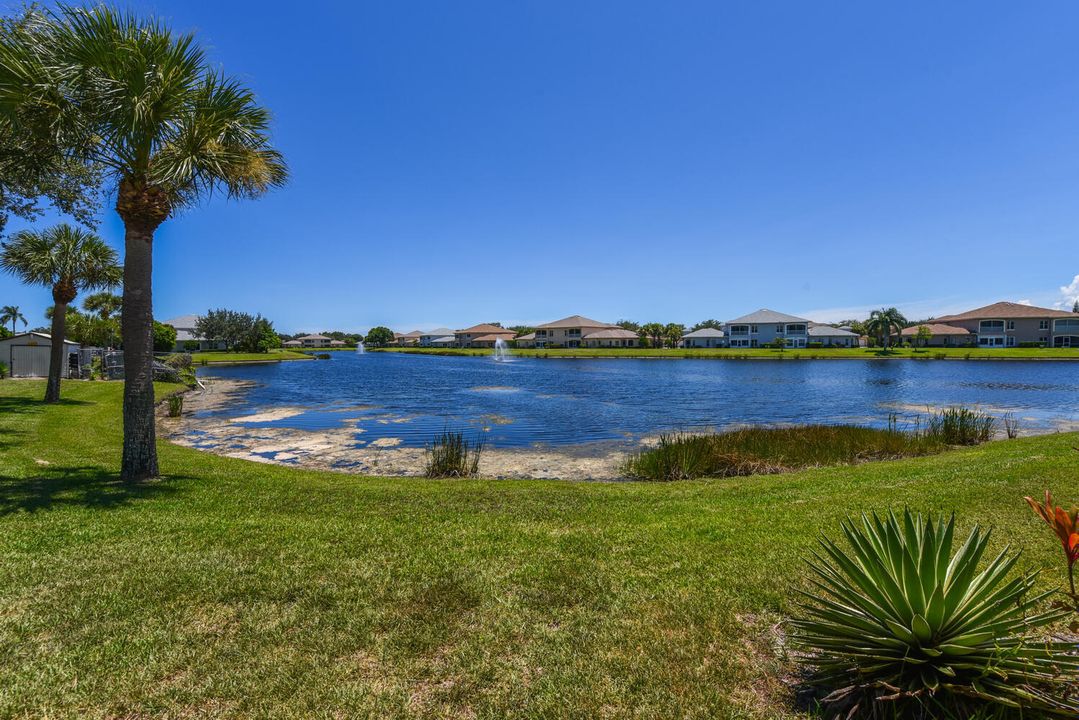 For Sale: $242,000 (2 beds, 2 baths, 1411 Square Feet)