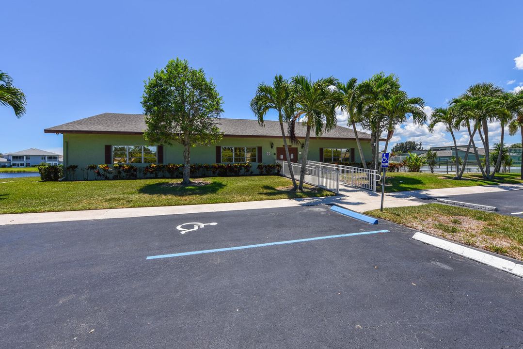 For Sale: $242,000 (2 beds, 2 baths, 1411 Square Feet)