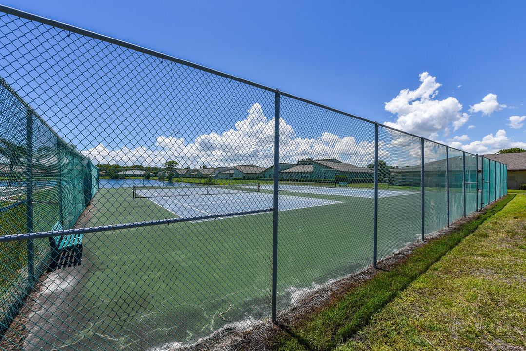 For Sale: $242,000 (2 beds, 2 baths, 1411 Square Feet)