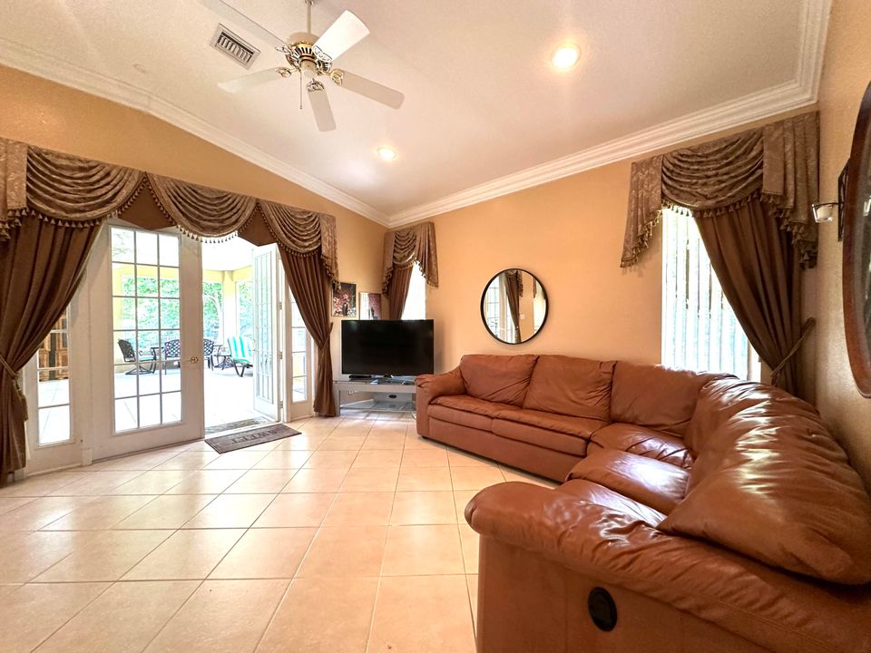 For Sale: $759,000 (4 beds, 3 baths, 2726 Square Feet)