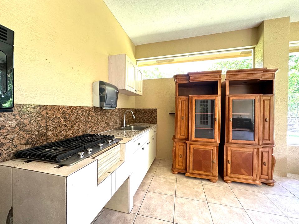 For Sale: $759,000 (4 beds, 3 baths, 2726 Square Feet)