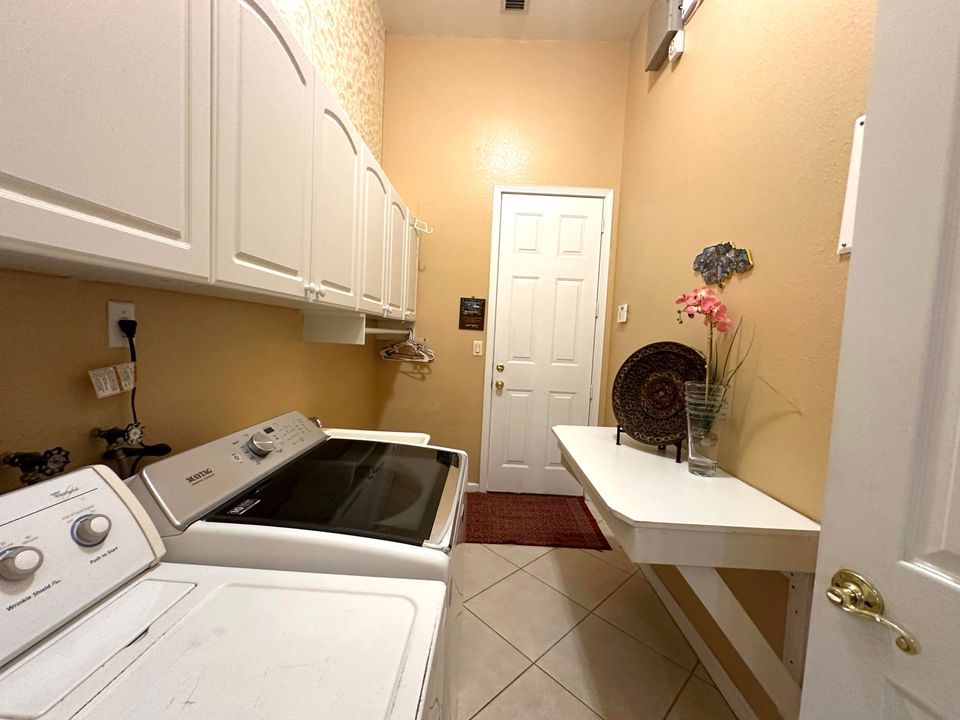 For Sale: $759,000 (4 beds, 3 baths, 2726 Square Feet)