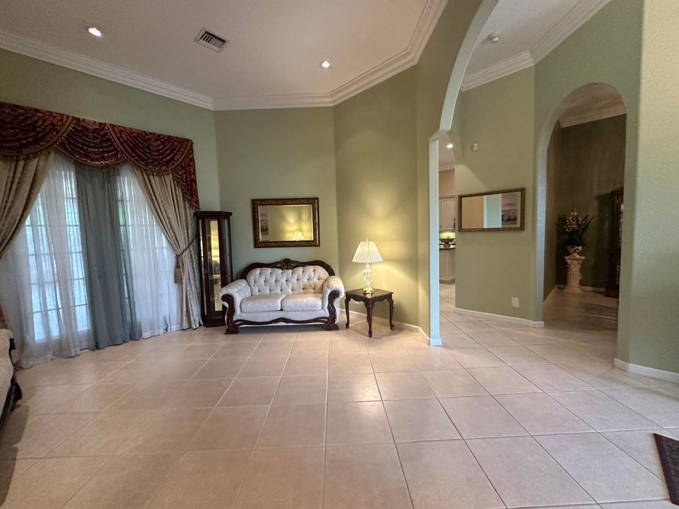 For Sale: $759,000 (4 beds, 3 baths, 2726 Square Feet)