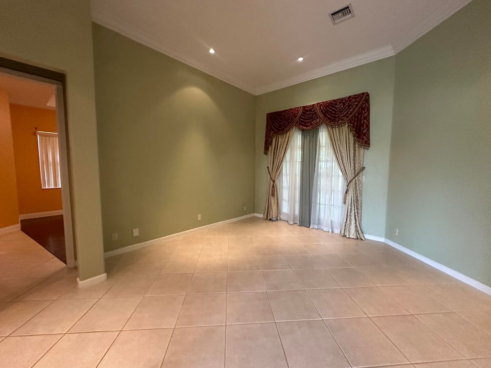 For Sale: $759,000 (4 beds, 3 baths, 2726 Square Feet)