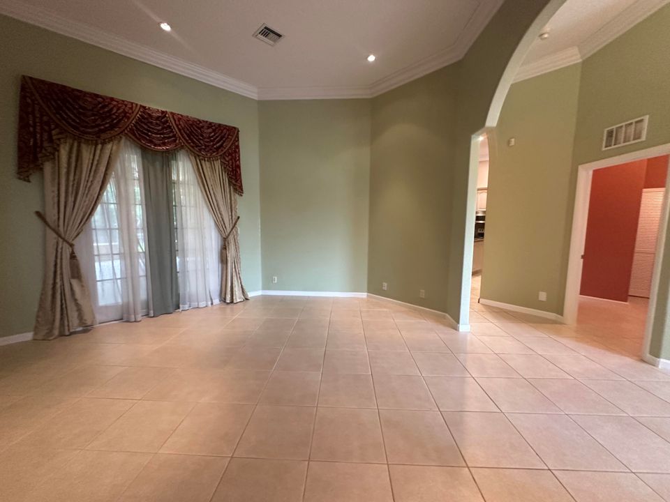 For Sale: $759,000 (4 beds, 3 baths, 2726 Square Feet)