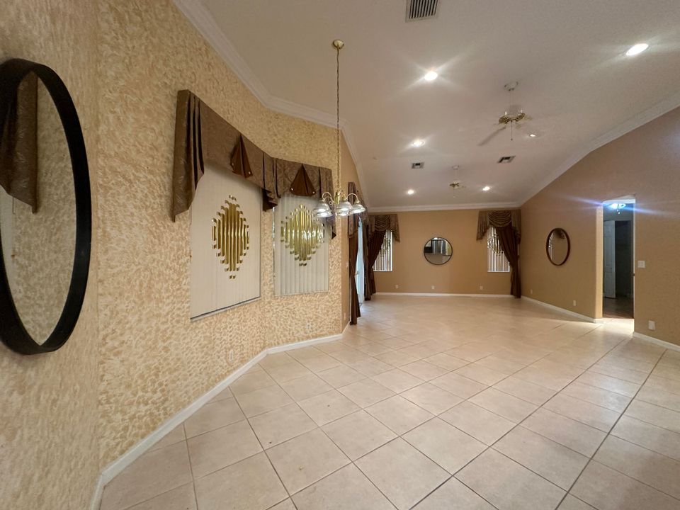 For Sale: $759,000 (4 beds, 3 baths, 2726 Square Feet)