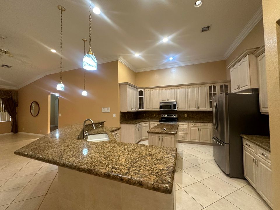 For Sale: $759,000 (4 beds, 3 baths, 2726 Square Feet)