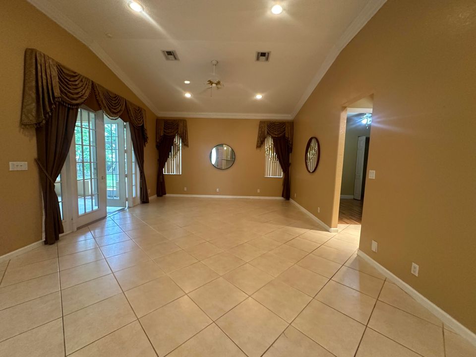 For Sale: $759,000 (4 beds, 3 baths, 2726 Square Feet)