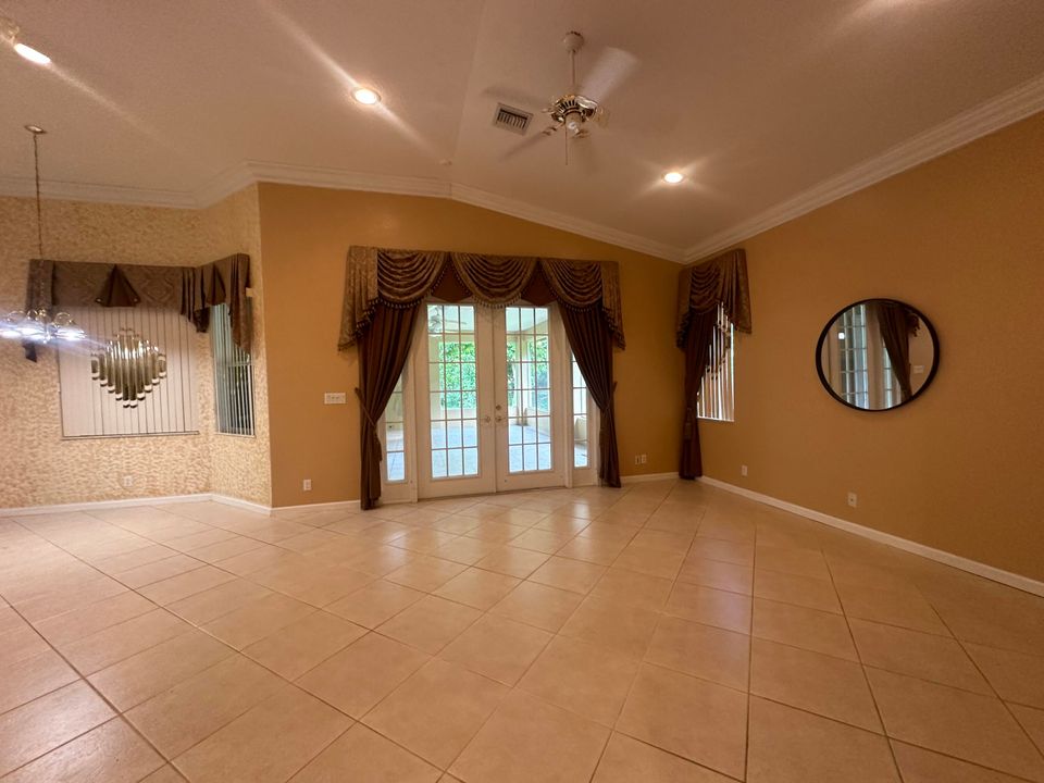 For Sale: $759,000 (4 beds, 3 baths, 2726 Square Feet)