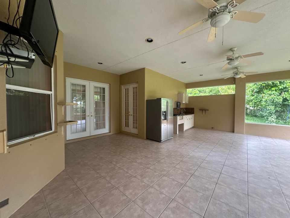 For Sale: $759,000 (4 beds, 3 baths, 2726 Square Feet)