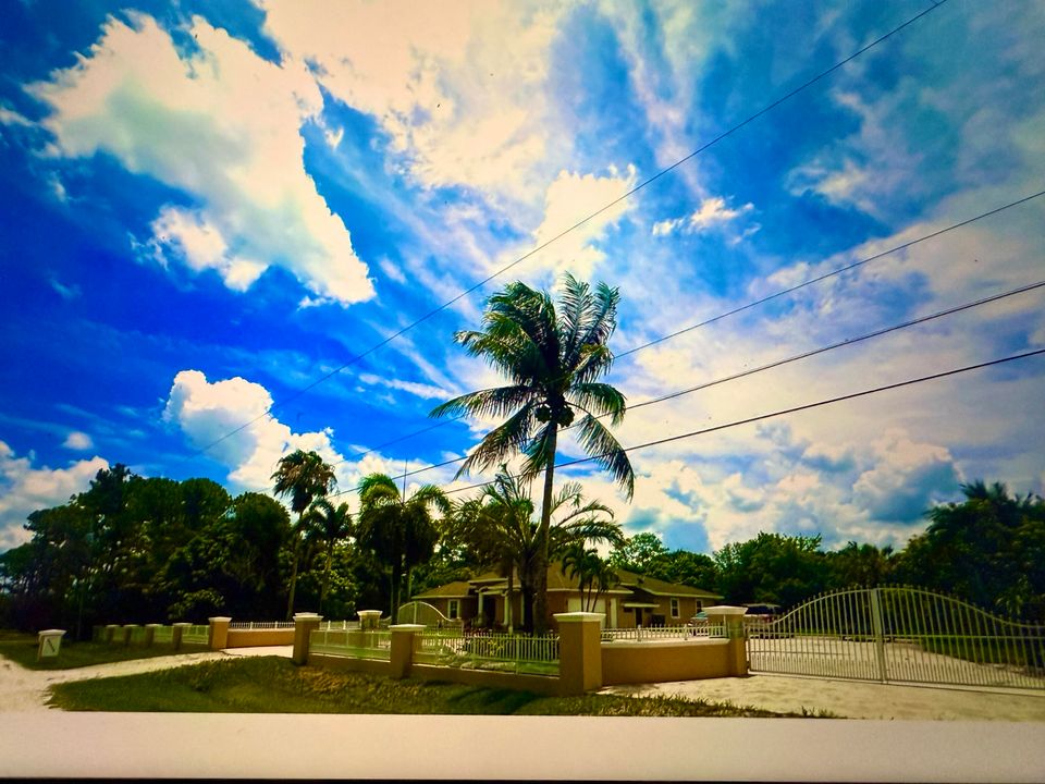 For Sale: $759,000 (4 beds, 3 baths, 2726 Square Feet)