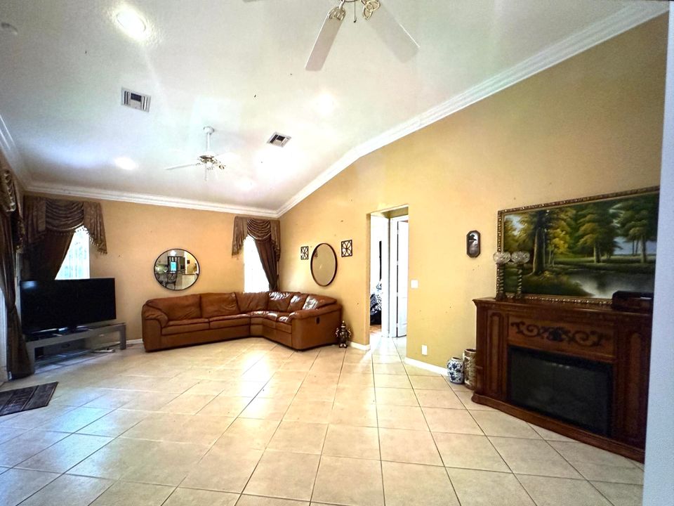 For Sale: $759,000 (4 beds, 3 baths, 2726 Square Feet)