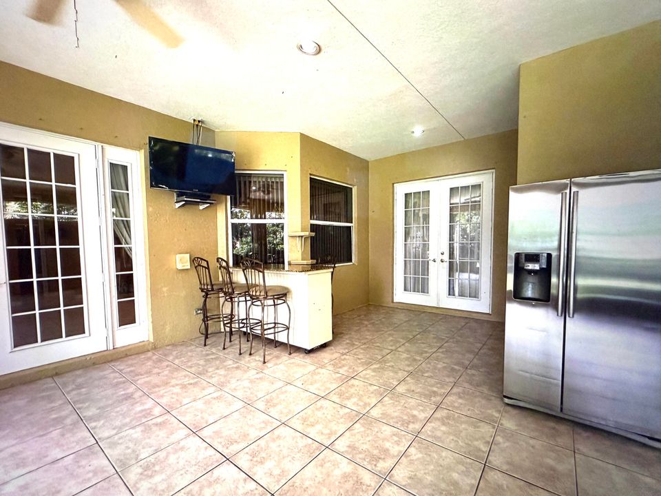 For Sale: $759,000 (4 beds, 3 baths, 2726 Square Feet)