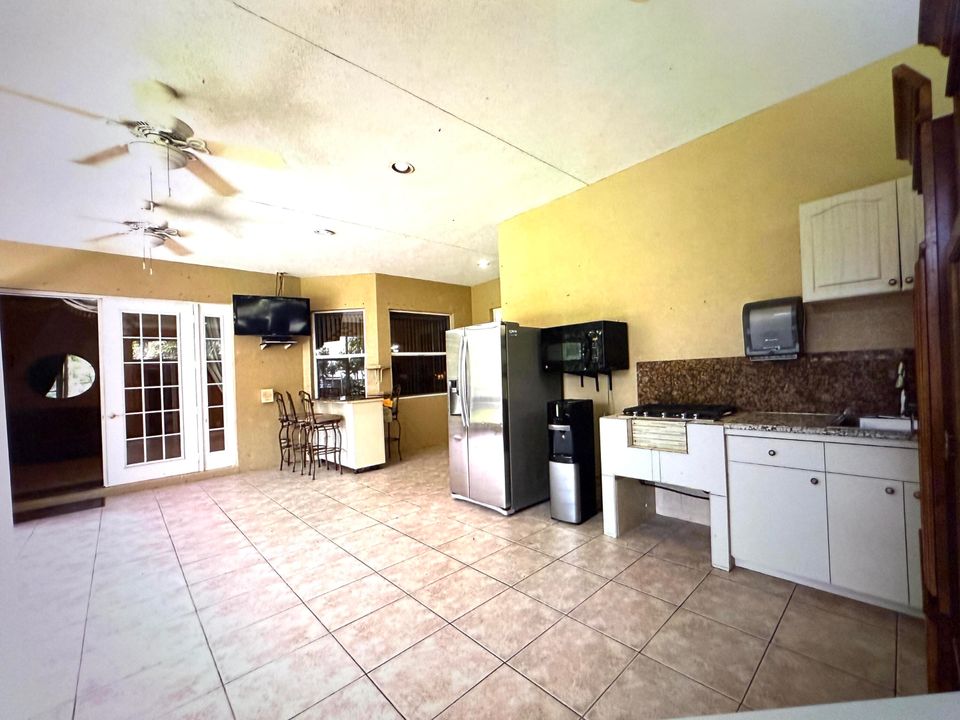 For Sale: $759,000 (4 beds, 3 baths, 2726 Square Feet)