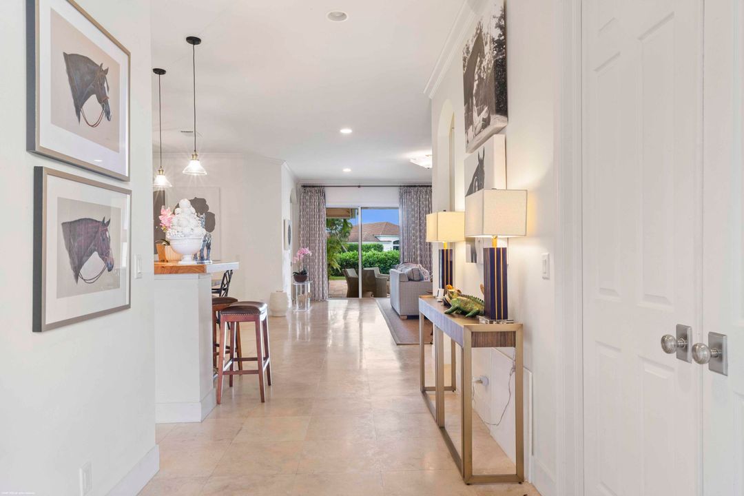 Под контрактом: $20,000 (3 спален, 3 ванн, 1974 Квадратных фут)