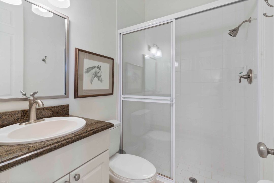 Под контрактом: $20,000 (3 спален, 3 ванн, 1974 Квадратных фут)