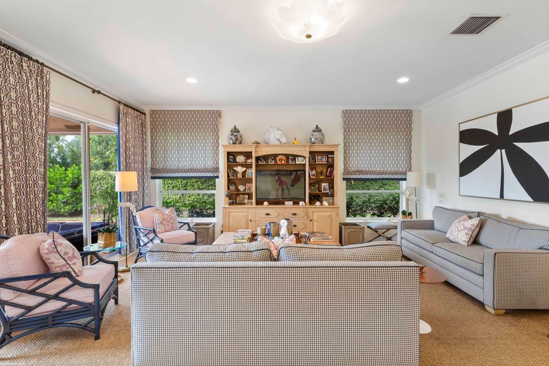 Под контрактом: $20,000 (3 спален, 3 ванн, 1974 Квадратных фут)