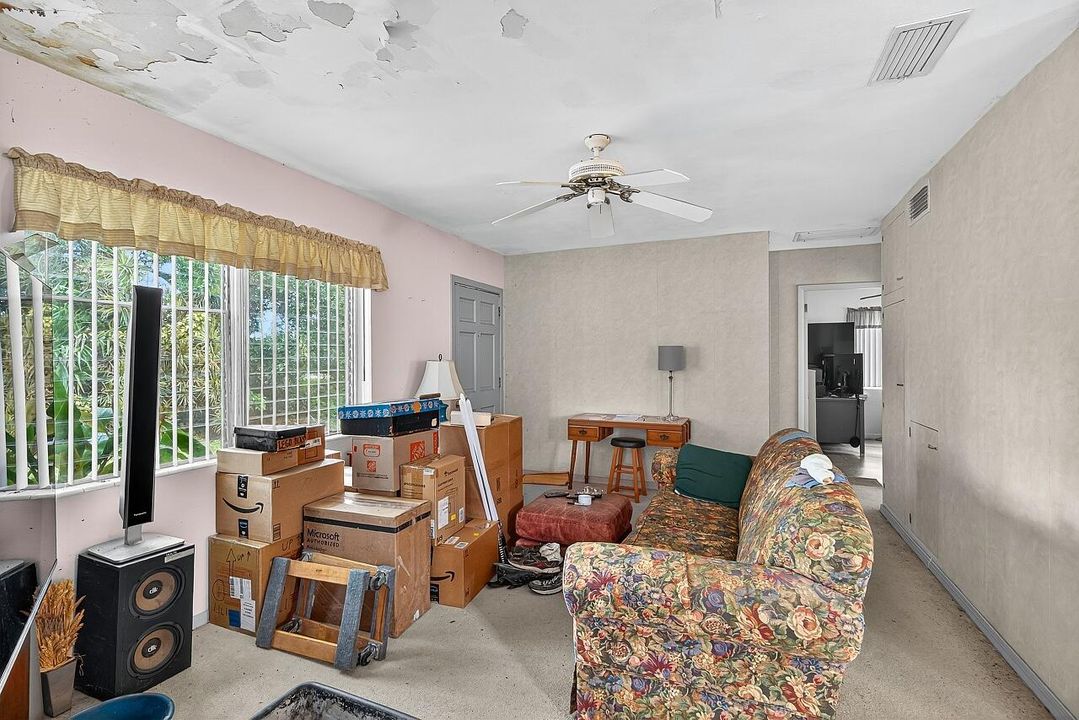 Activo con contrato: $160,000 (2 camas, 1 baños, 714 Pies cuadrados)