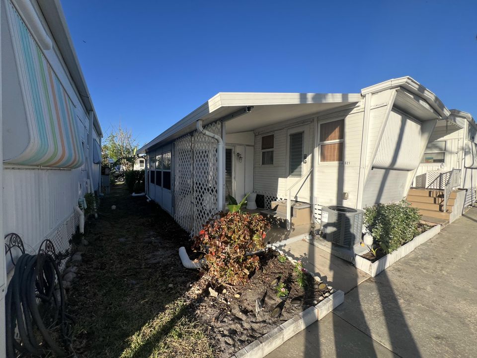 For Rent: $2,850 (1 beds, 1 baths, 396 Square Feet)