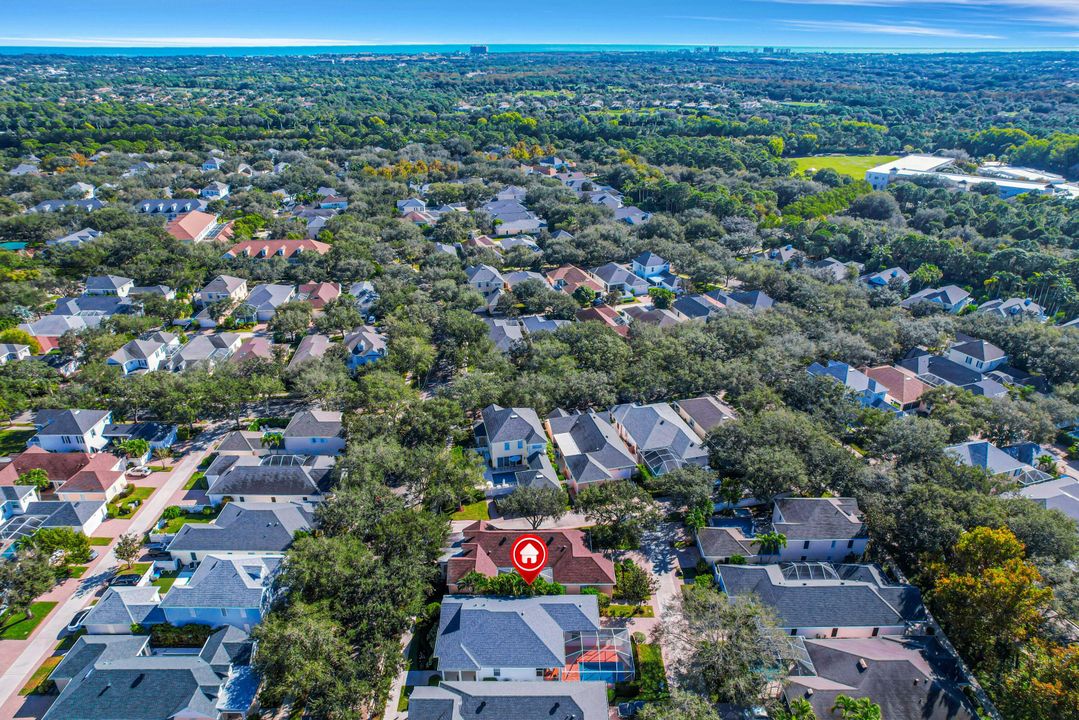 Под контрактом: $915,000 (3 спален, 2 ванн, 1741 Квадратных фут)