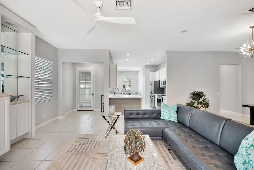 Под контрактом: $915,000 (3 спален, 2 ванн, 1741 Квадратных фут)