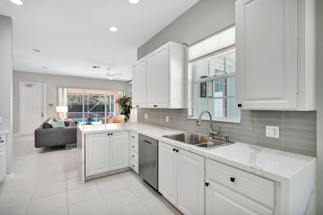 Под контрактом: $915,000 (3 спален, 2 ванн, 1741 Квадратных фут)