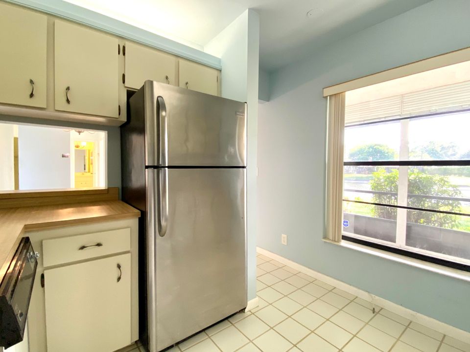 Под контрактом: $115,000 (1 спален, 1 ванн, 854 Квадратных фут)