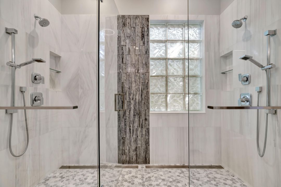 Под контрактом: $915,000 (3 спален, 2 ванн, 1741 Квадратных фут)