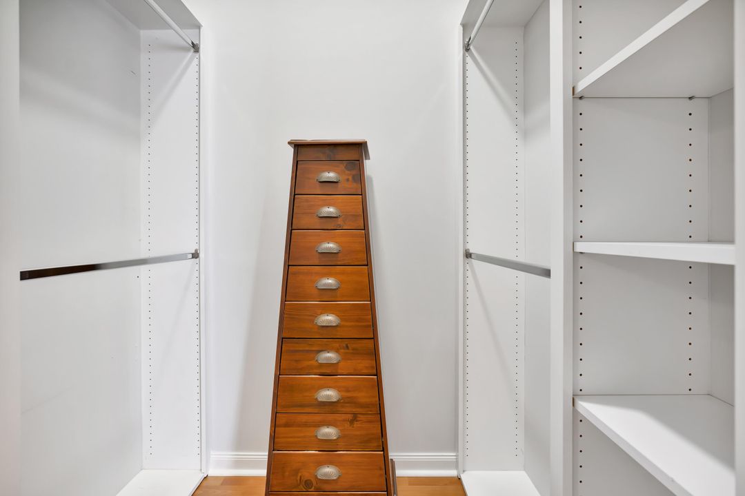 Под контрактом: $915,000 (3 спален, 2 ванн, 1741 Квадратных фут)