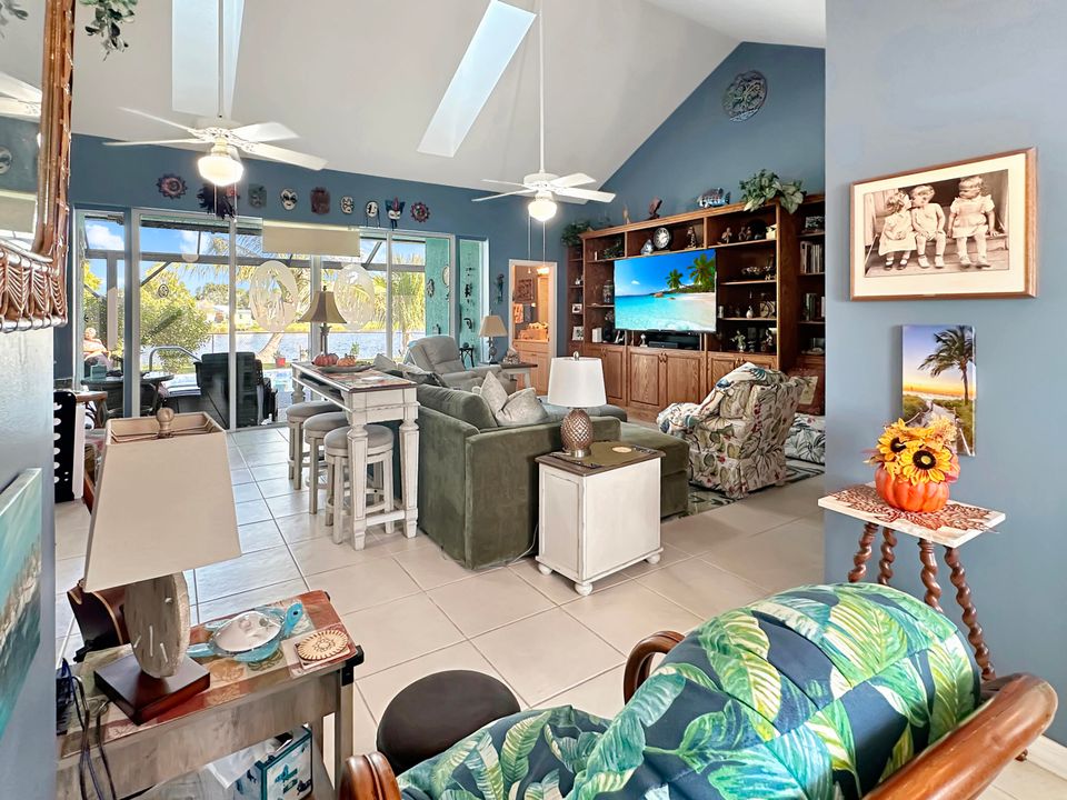 For Sale: $569,000 (3 beds, 2 baths, 2768 Square Feet)