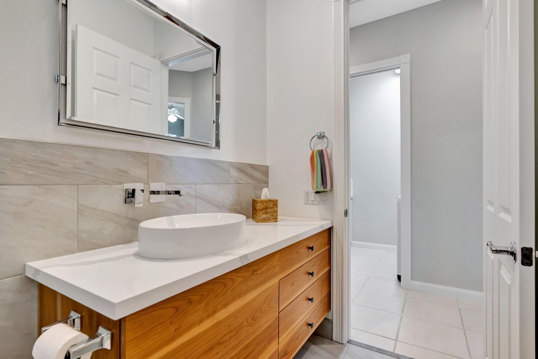 Под контрактом: $915,000 (3 спален, 2 ванн, 1741 Квадратных фут)