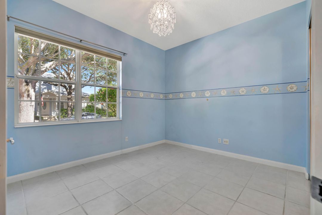 Под контрактом: $915,000 (3 спален, 2 ванн, 1741 Квадратных фут)