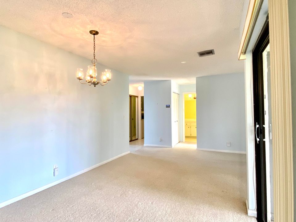 Под контрактом: $115,000 (1 спален, 1 ванн, 854 Квадратных фут)