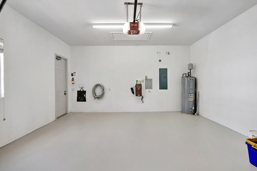 Под контрактом: $915,000 (3 спален, 2 ванн, 1741 Квадратных фут)