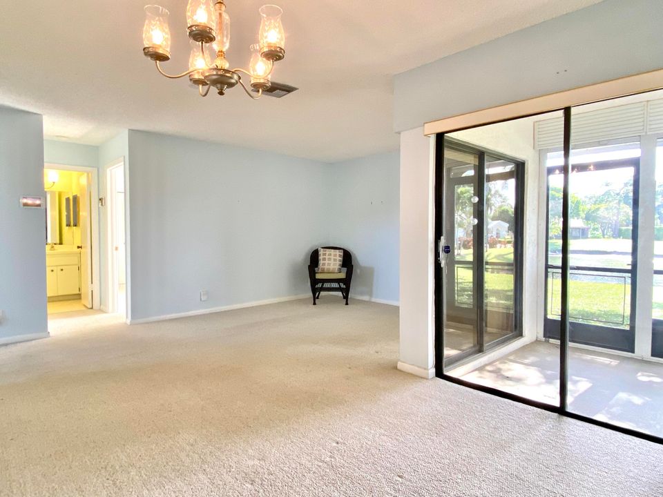 Под контрактом: $115,000 (1 спален, 1 ванн, 854 Квадратных фут)