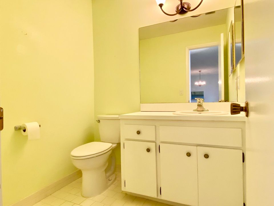 Под контрактом: $115,000 (1 спален, 1 ванн, 854 Квадратных фут)