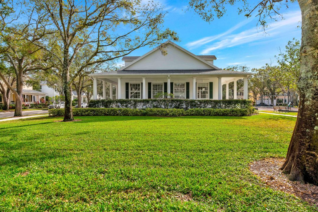 Под контрактом: $915,000 (3 спален, 2 ванн, 1741 Квадратных фут)