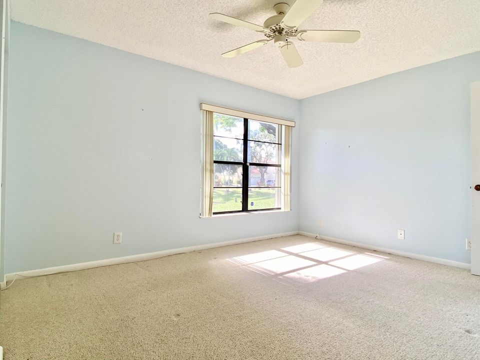 Под контрактом: $115,000 (1 спален, 1 ванн, 854 Квадратных фут)