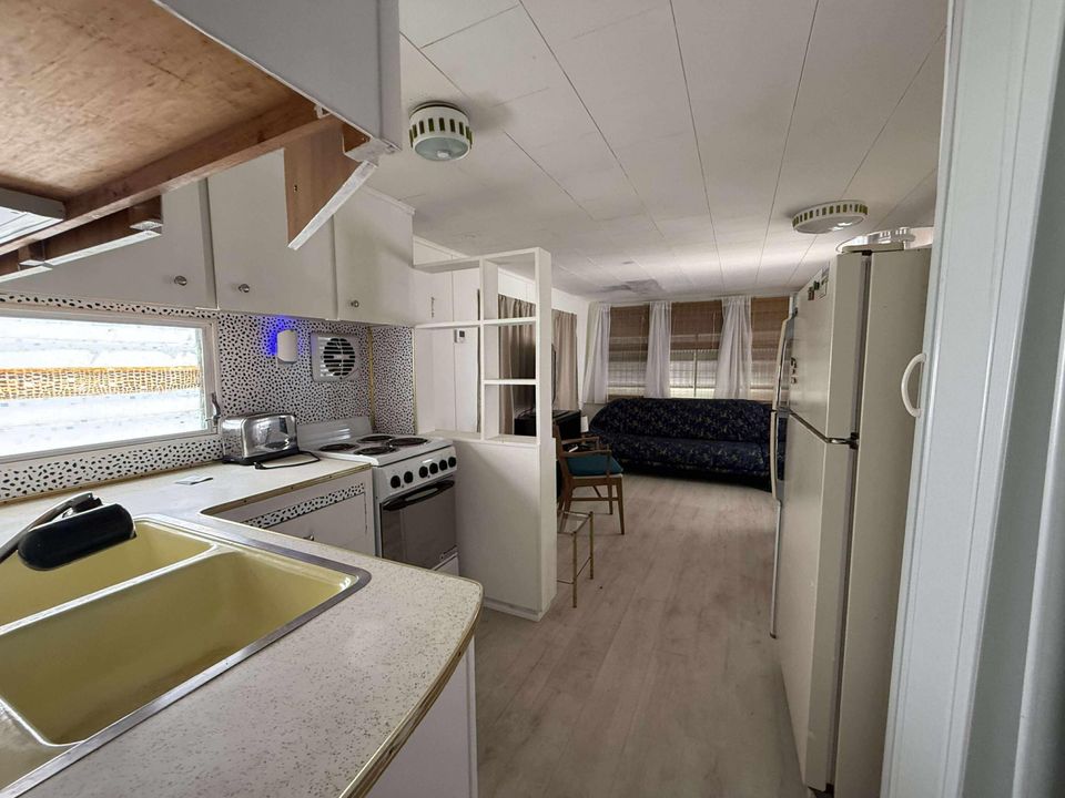 For Rent: $2,850 (1 beds, 1 baths, 396 Square Feet)