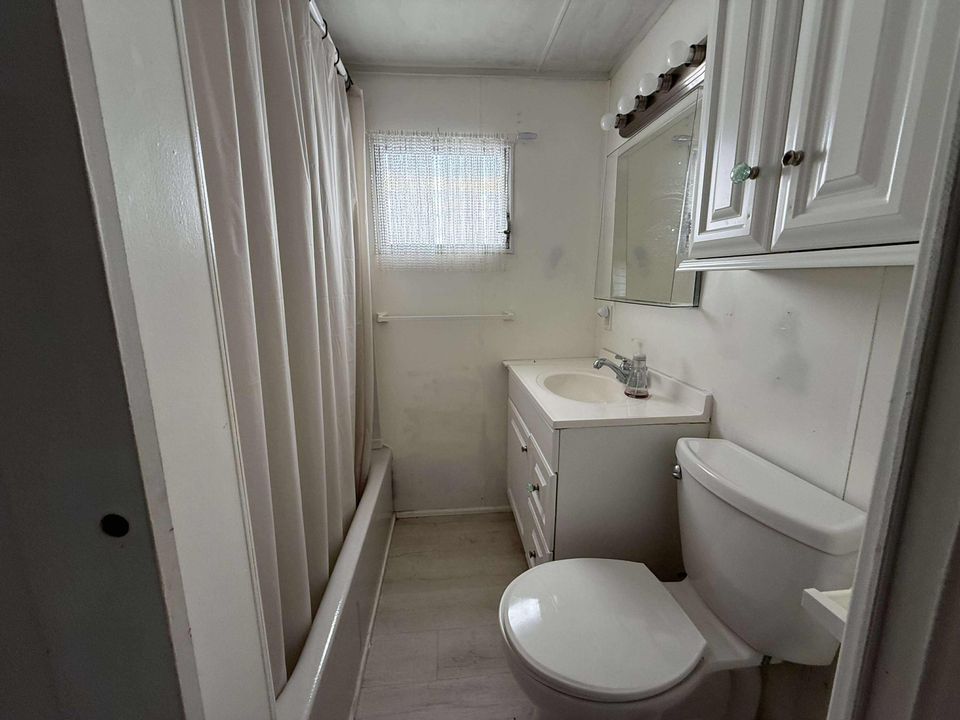 For Rent: $2,850 (1 beds, 1 baths, 396 Square Feet)