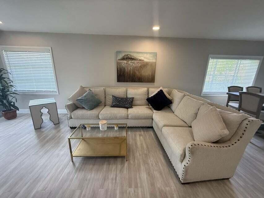 En Venta: $310,000 (2 camas, 2 baños, 1205 Pies cuadrados)