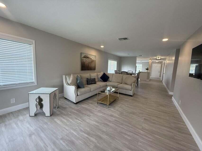 En Venta: $310,000 (2 camas, 2 baños, 1205 Pies cuadrados)