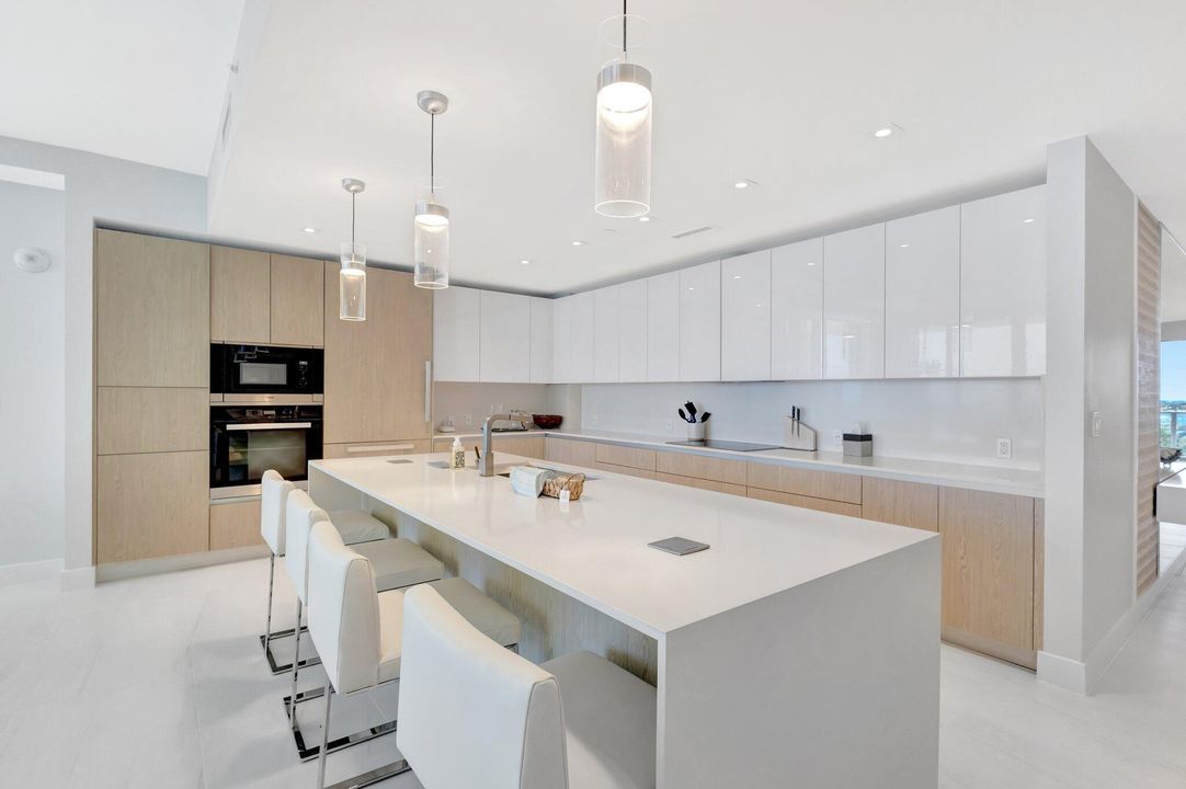 En Venta: $3,290,000 (2 camas, 2 baños, 2302 Pies cuadrados)