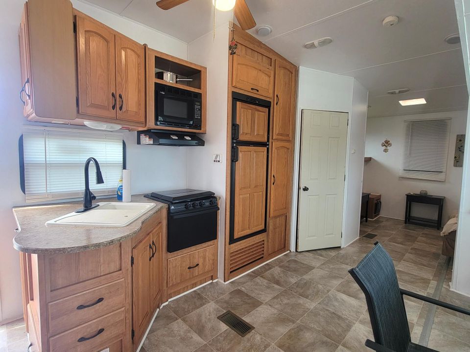For Sale: $65,000 (1 beds, 1 baths, 304 Square Feet)