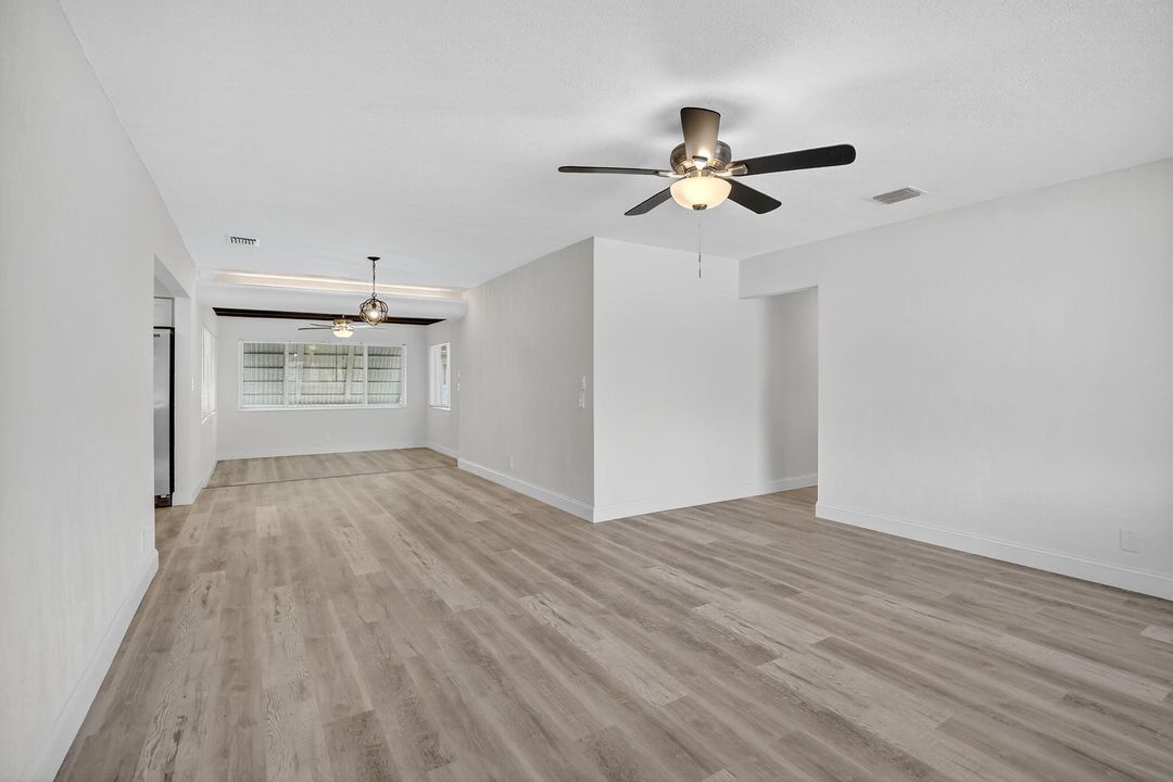 Active With Contract: $474,900 (3 beds, 1 baths, 1313 Square Feet)